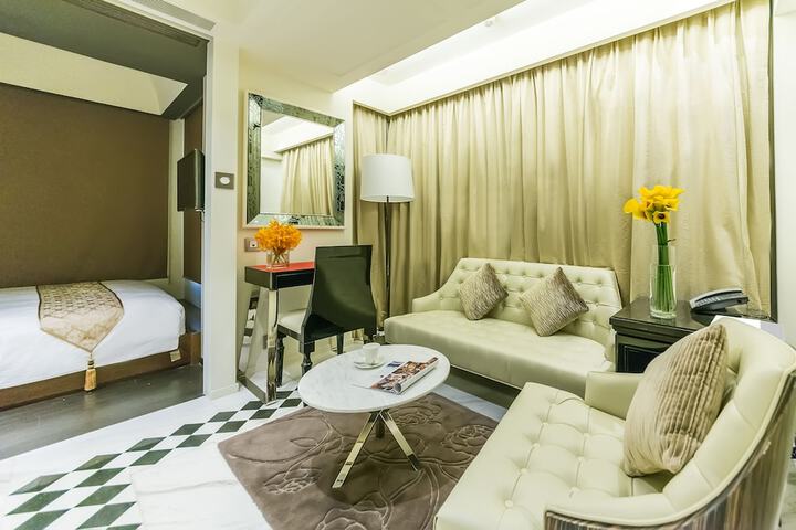 Room 15 of 48