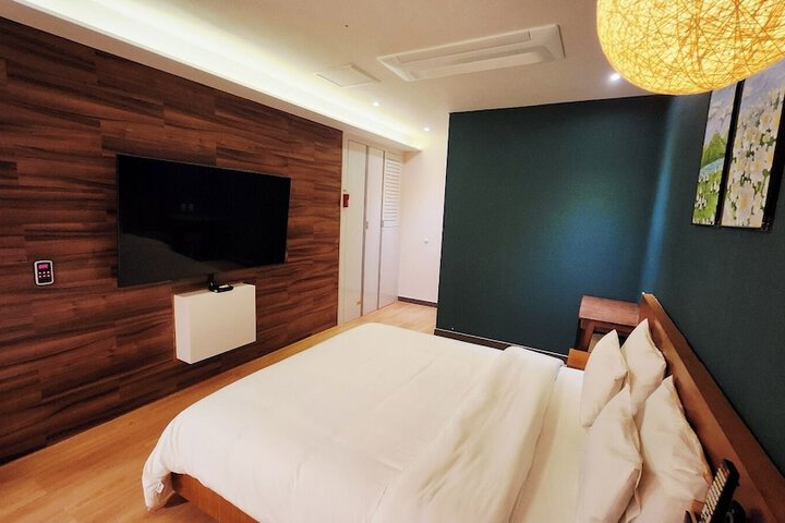 Room 53 of 97