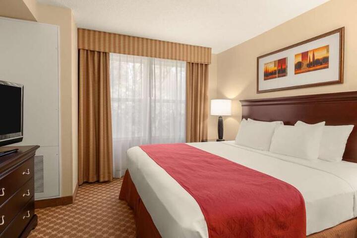 1 King Bed (1 of 13)