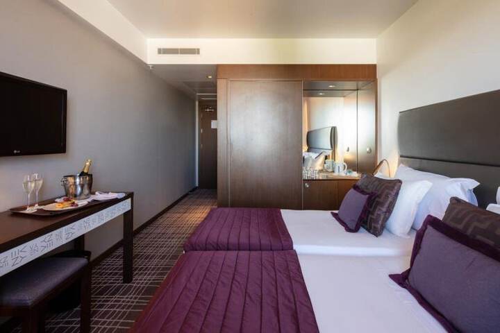 Room 32 of 91