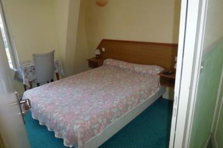 Room 7 of 13