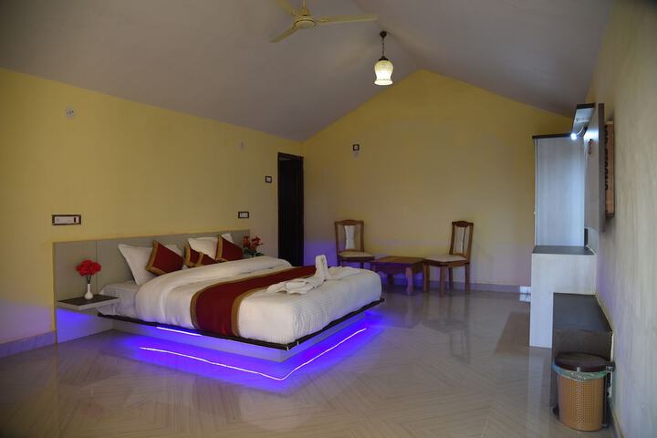 Room 4 of 26
