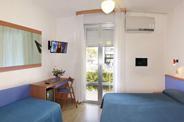 Room 7 of 34