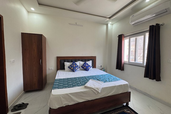 Room 8 of 35