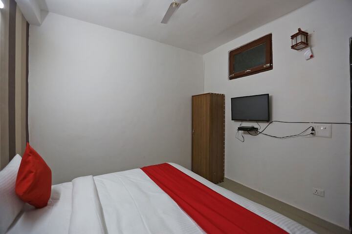 Room 6 of 15