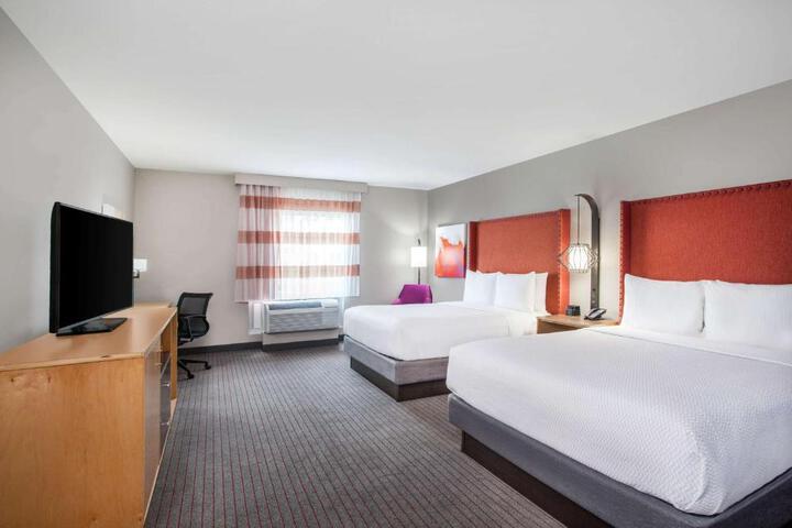 2 Queen Beds Accessible (2 of 10)