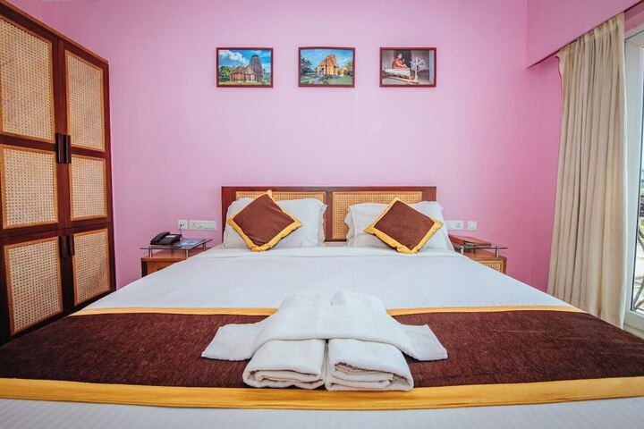 Room 6 of 9