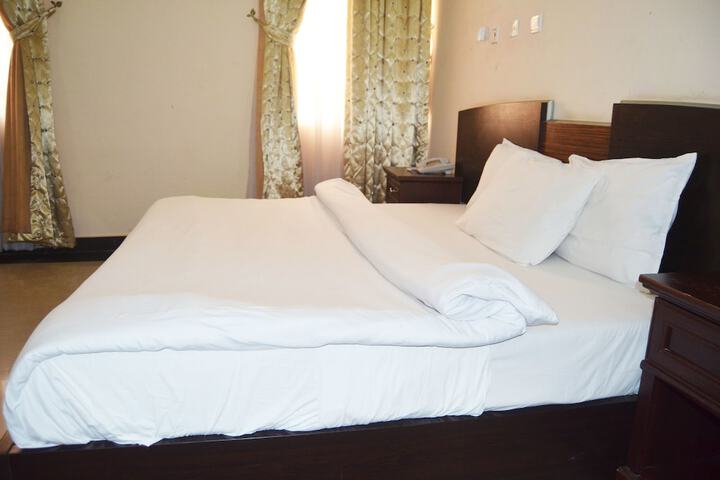 Room 2 of 28