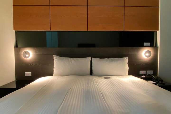 Room 17 of 65