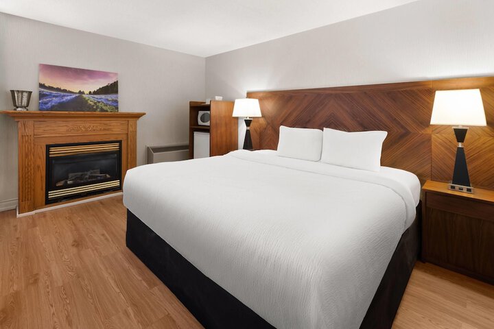 Hot Tub 30 of 58