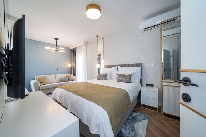 Room 15 of 168