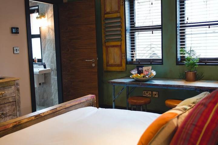 Room 5 of 78