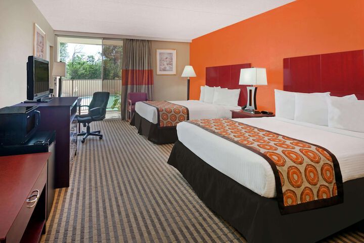 2 Double Beds (5 of 5)