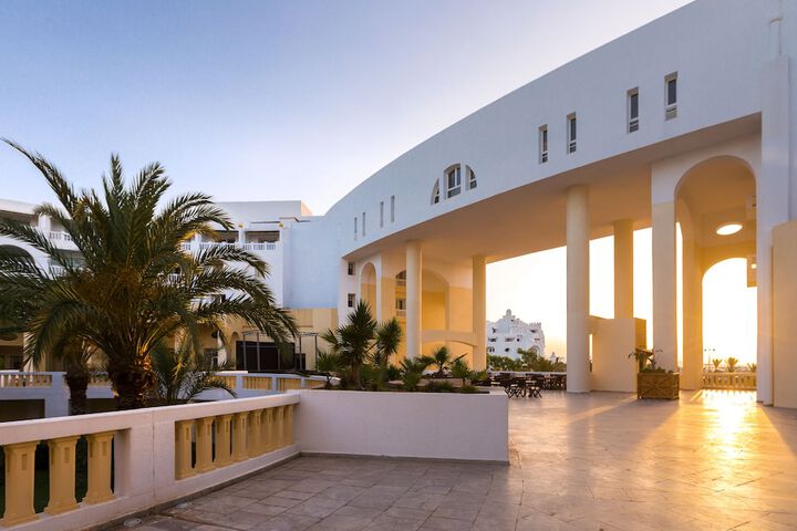 Hotel Exterior 60 of 64