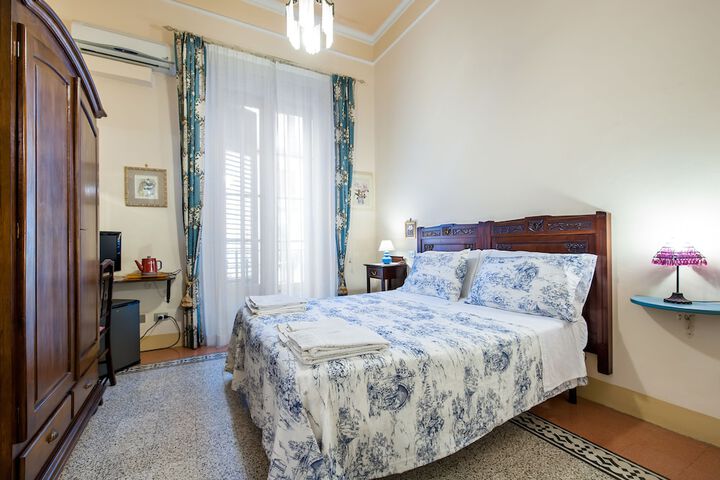 Room 7 of 16