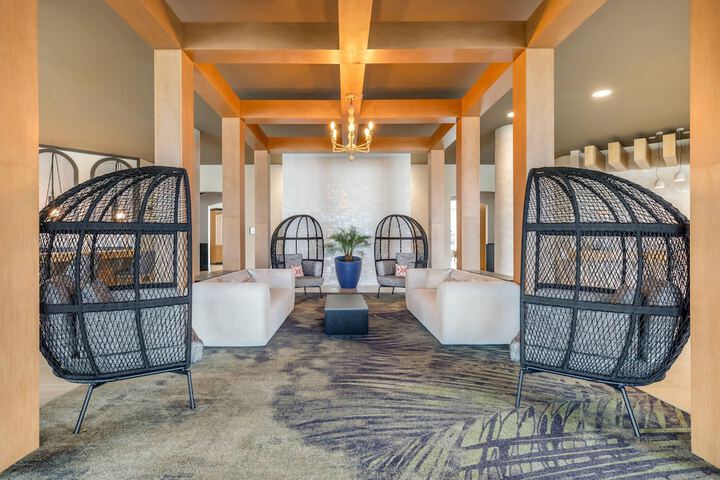 Entrance & Lobby