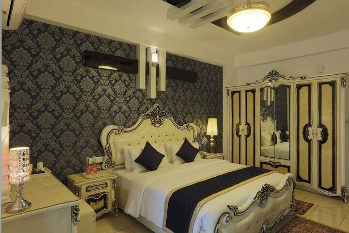Room 11 of 21