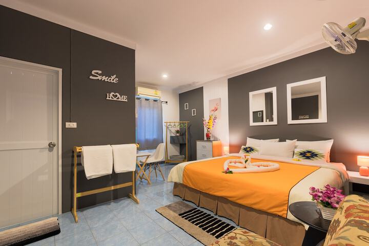 Room 6 of 30