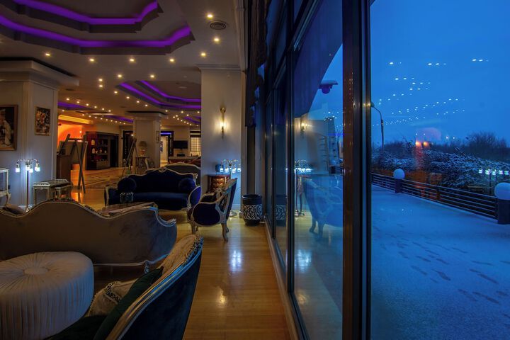 Entrance & Lobby
