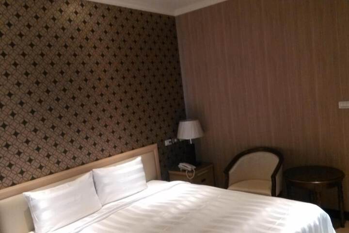 Room 27 of 51