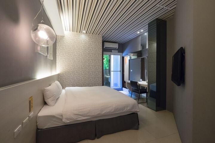 Room 4 of 52