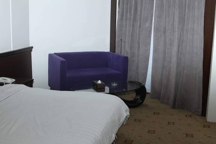Room 7 of 8