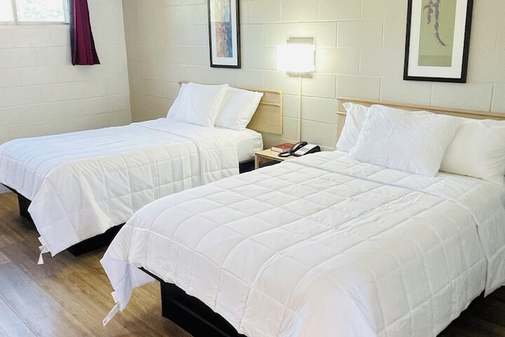 Room 5 of 16