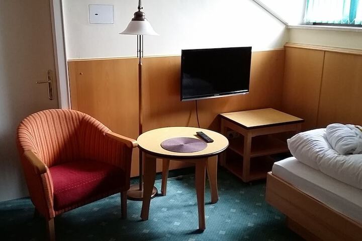 Room 14 of 106