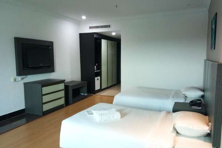 Room 15 of 32