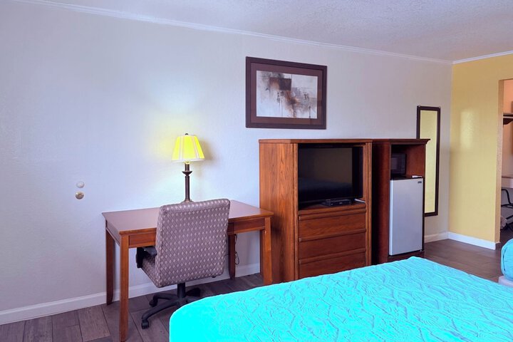 Room 11 of 25