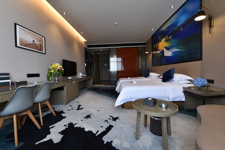 Room 10 of 16