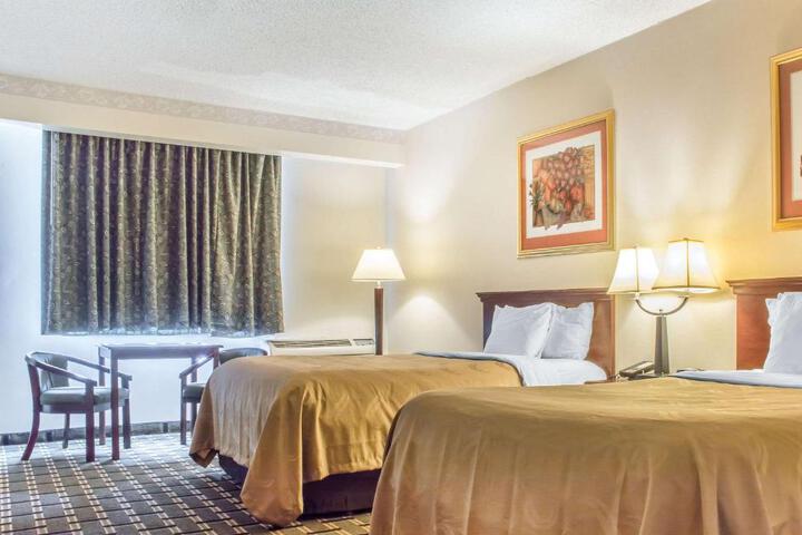 2 Double Beds (3 of 8)