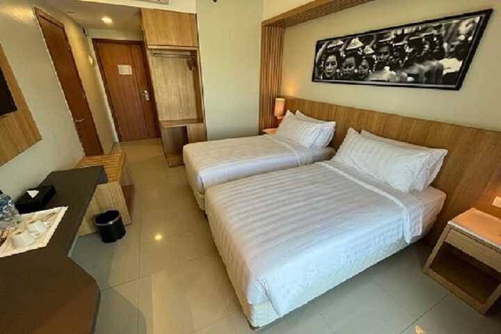 Room 5 of 14