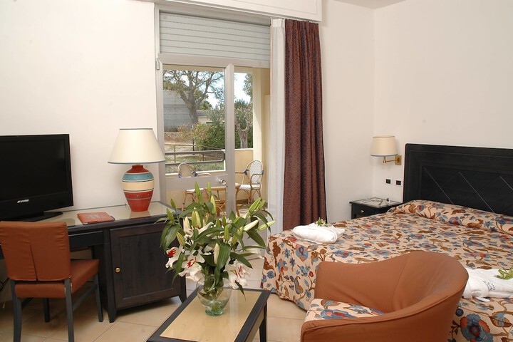 Room 4 of 98