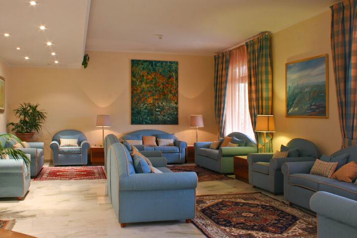 Lounge 67 of 87