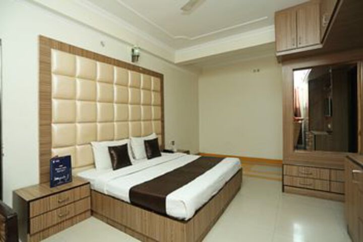 Room 12 of 21