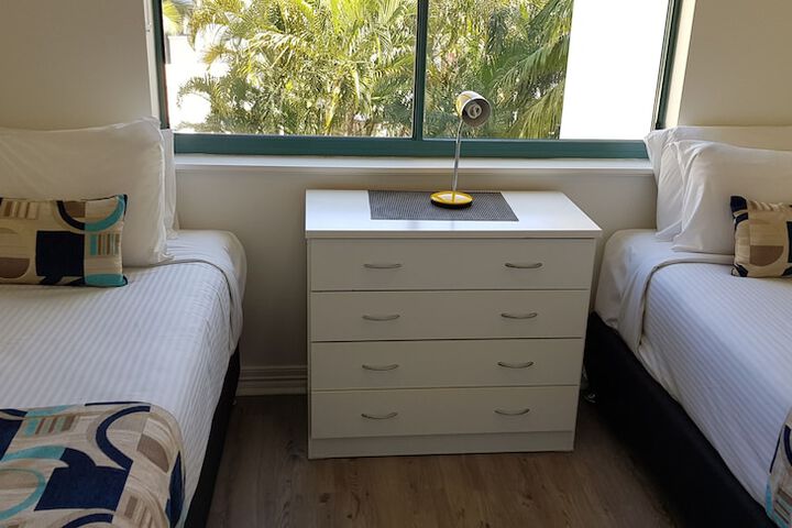 Room 33 of 200