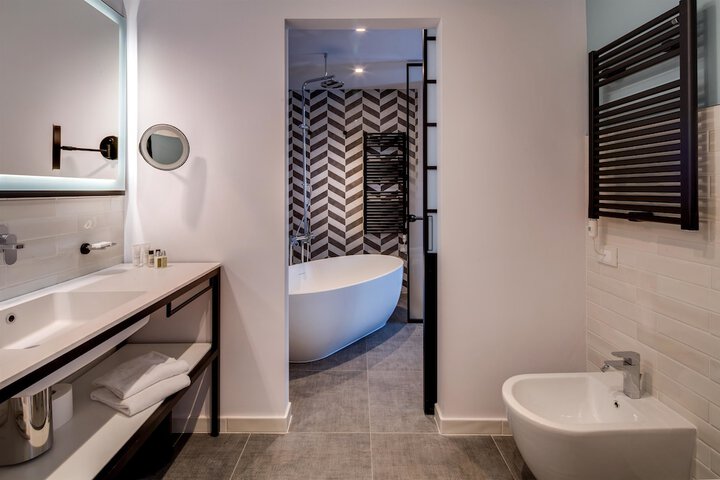 Room 42 of 65