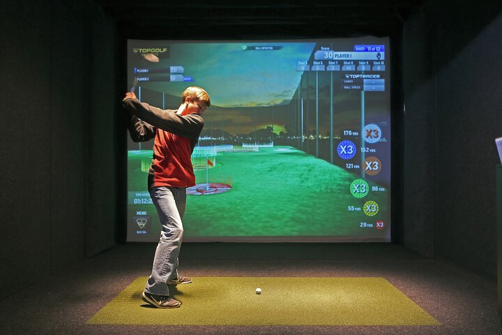 Indoor golf driving range