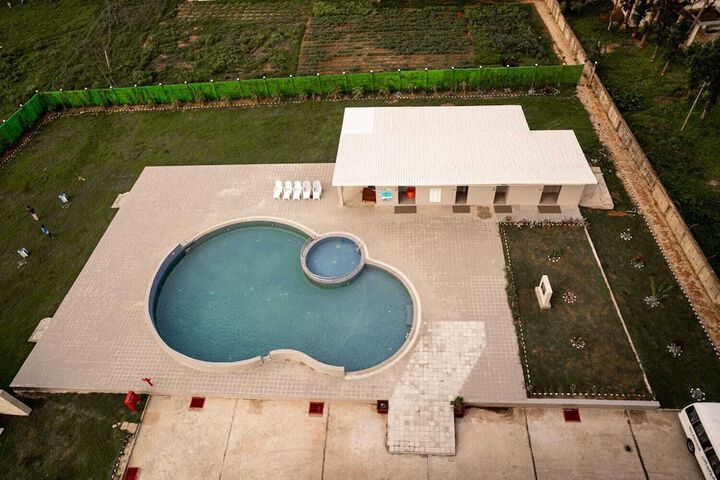 Pool 15 of 28