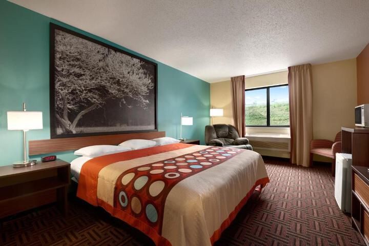 1 King Bed (8 of 10)