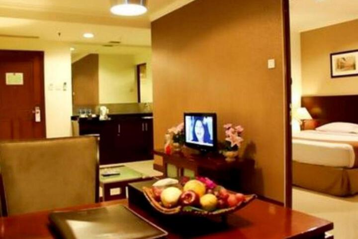 Hotel Suite Photo