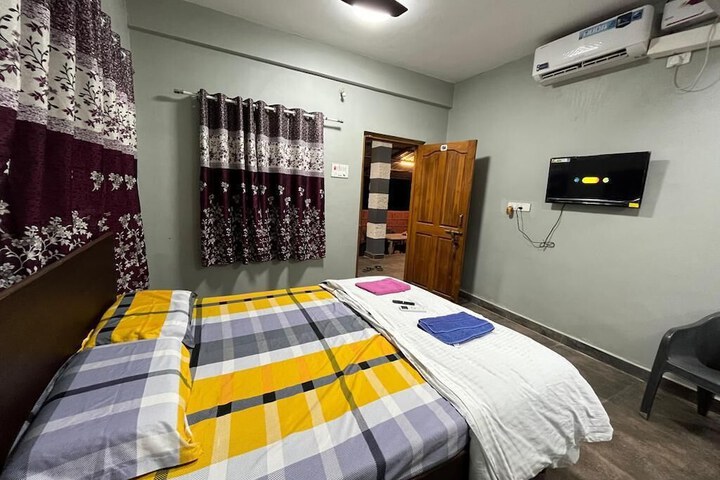 Room 2 of 10