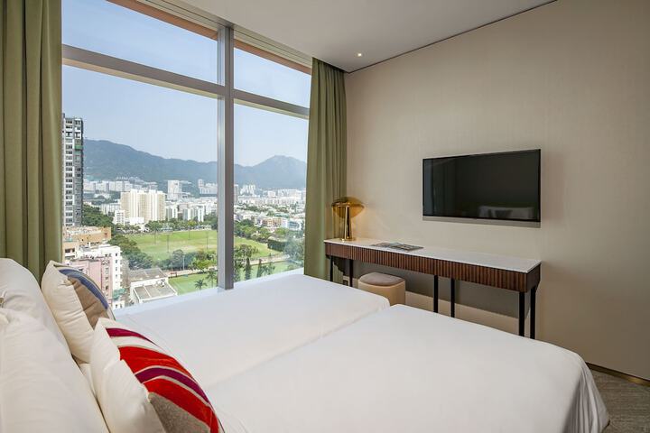 Room 17 of 32