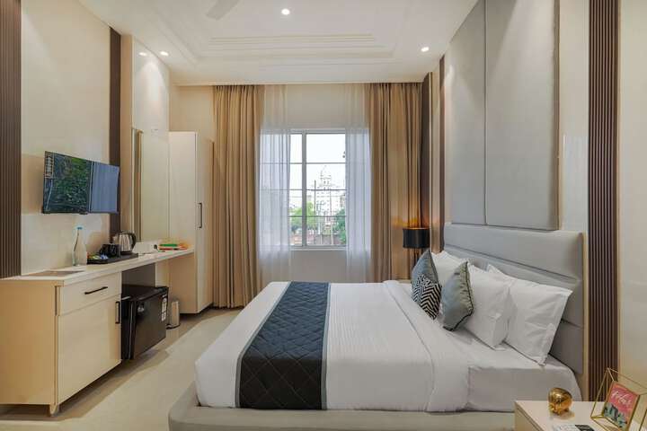 Room 3 of 17