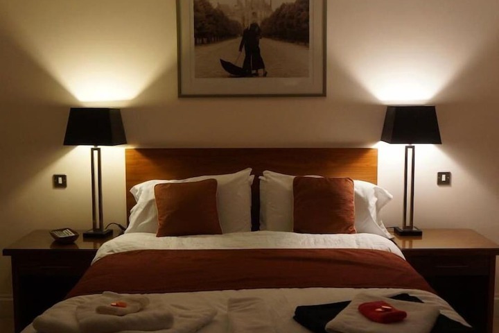 Room 2 of 13