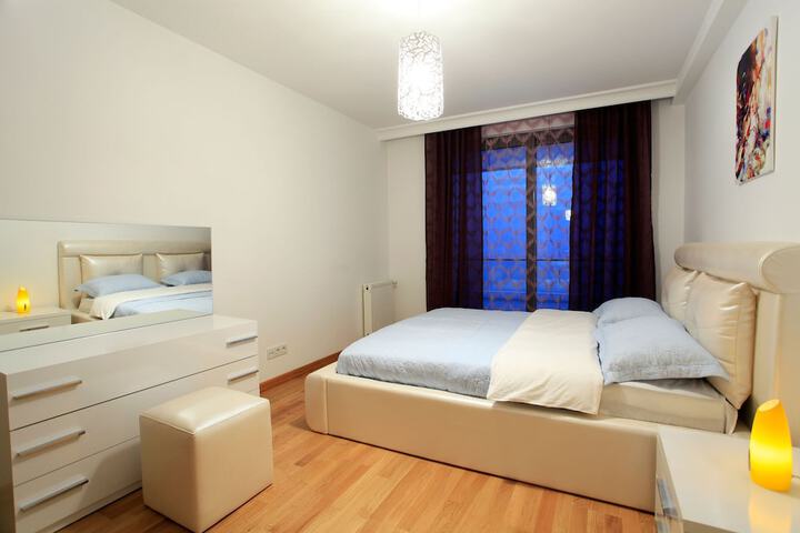 Room 6 of 74