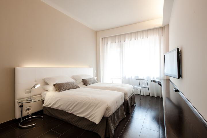 Room 10 of 33