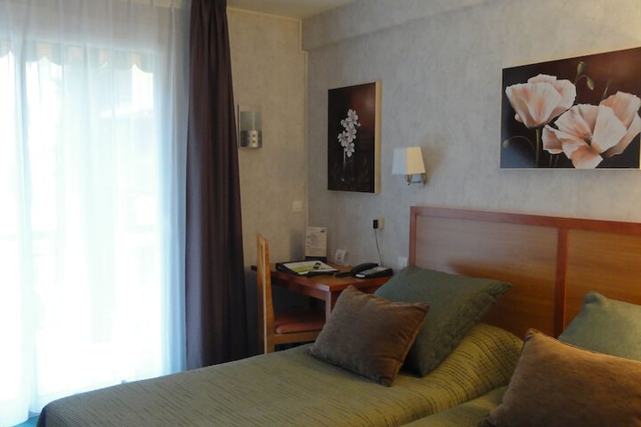 Room 13 of 70