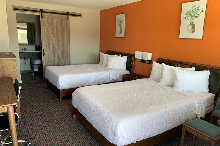 2 Double Beds (8 of 9)